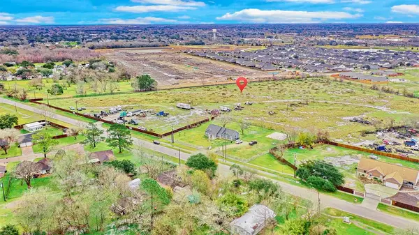 1751 Rosharon Road, Alvin, TX 77511