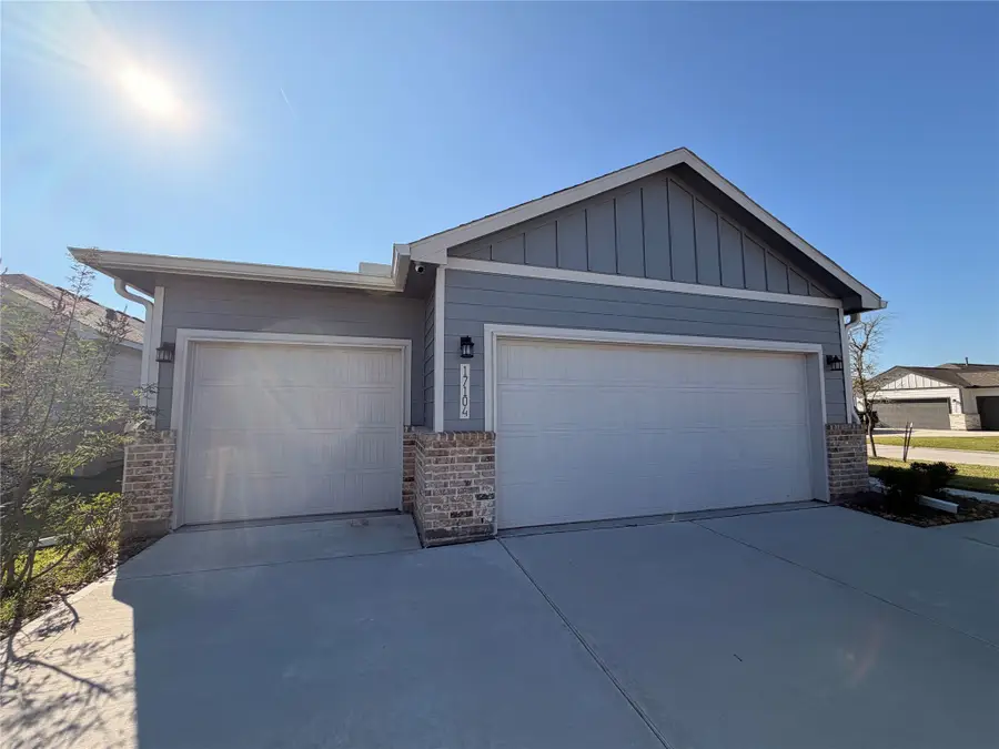 17104 Coulter Pine Court, Conroe, TX 77302 - Image #2