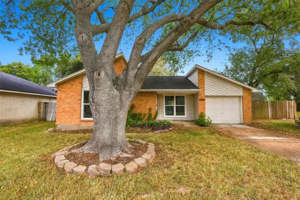 3011 Helmsley Drive, Pearland, TX 77584