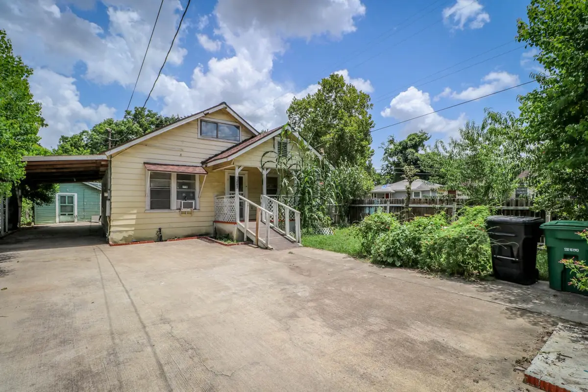 9243 E Avenue O, Houston, TX 77012 - #1