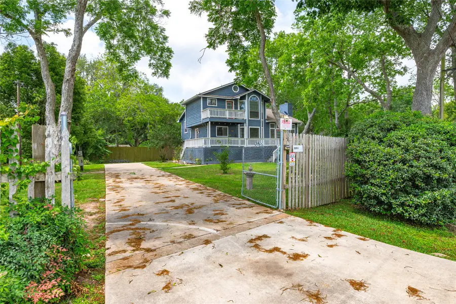 3726 Bayshore Drive, Bacliff, TX 77518 - #2