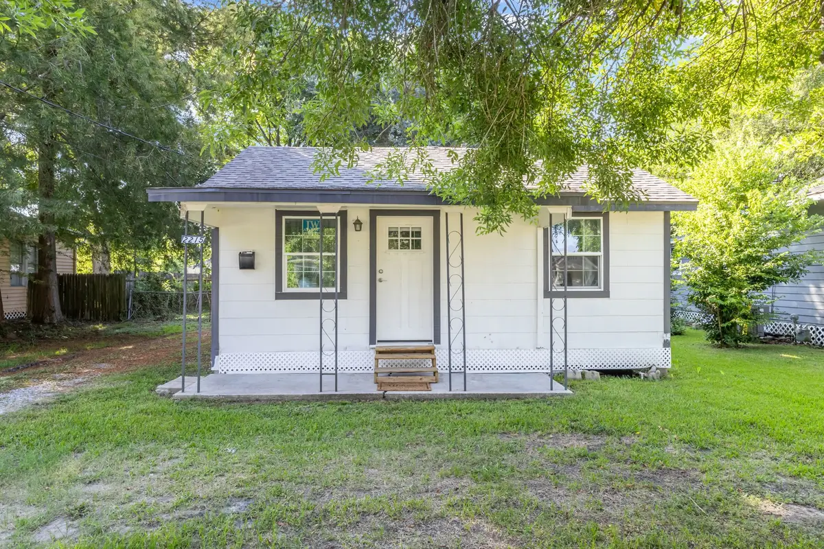 2215 Avenue B, Nederland, TX 77627 - #1
