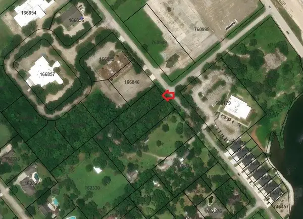 Lot 1 West Hughes Lane, Dickinson, TX 77539