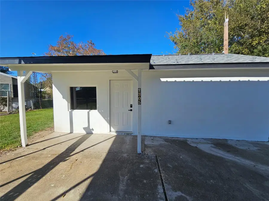 1305 Stowell Street, Anahuac, TX 77514 - #2