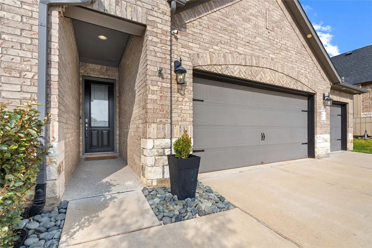 443 Stonebrook Lane, Conroe, TX 77304 - Image #1