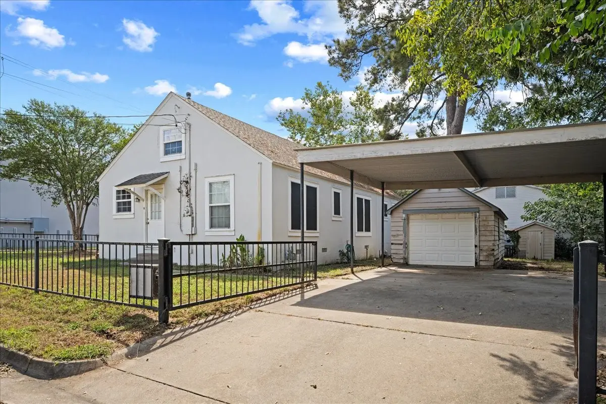 206 S Monroe Street, La Grange, TX 78945 - #1