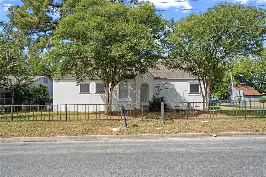 206 S Monroe Street, La Grange, TX 78945 - #2