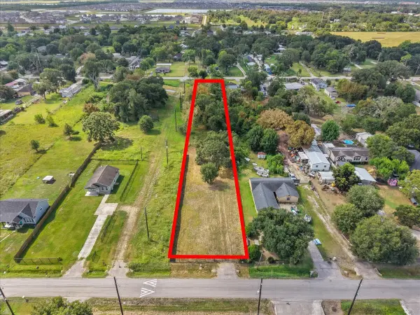542 N Pine Street, Arcola, TX 77583