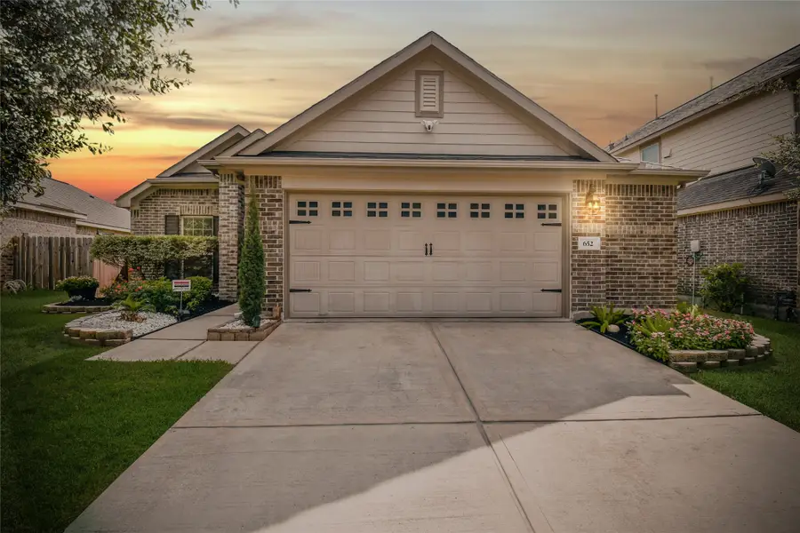 652 Maple Point Drive E, Conroe, TX 77301 - #2
