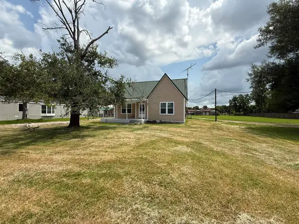 109 Maple Street, Highlands, TX 77562