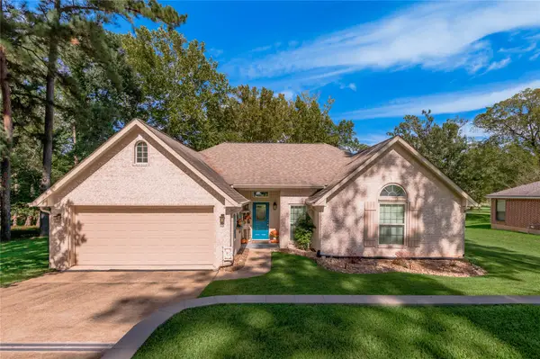 2023 E Lake Drive, Huntsville, TX 77340
