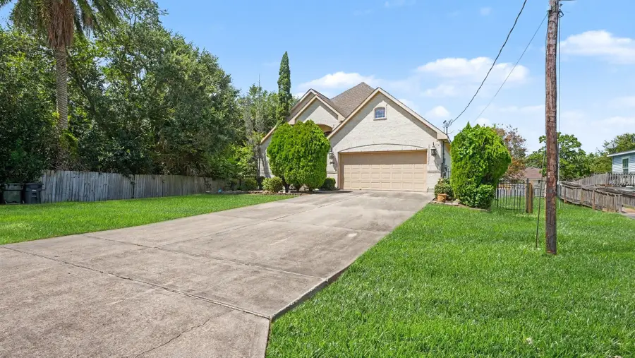 2424 Rue De Lafitte Drive, San Leon, TX 77539 - #2