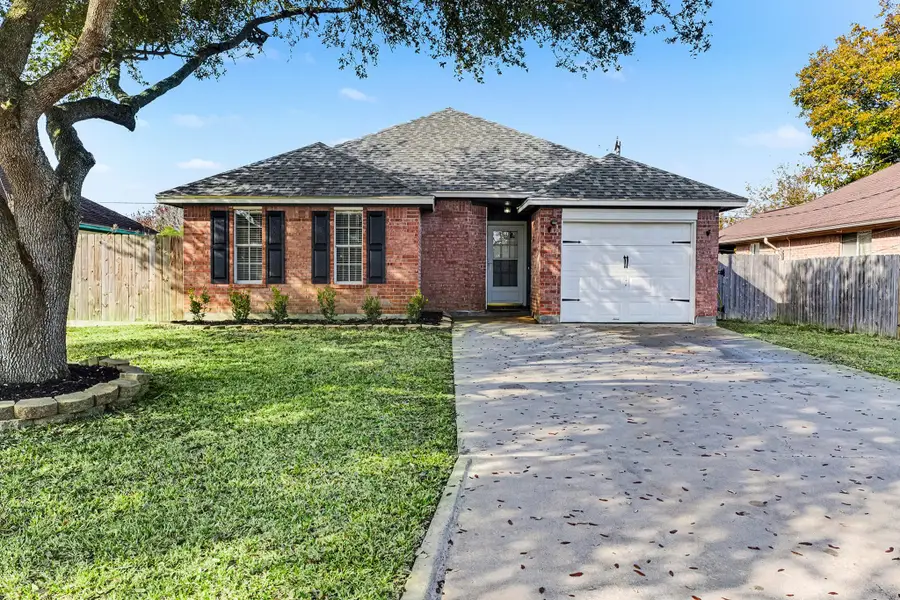 2705 Clara Lane N, Texas City, TX 77590 - Image #2