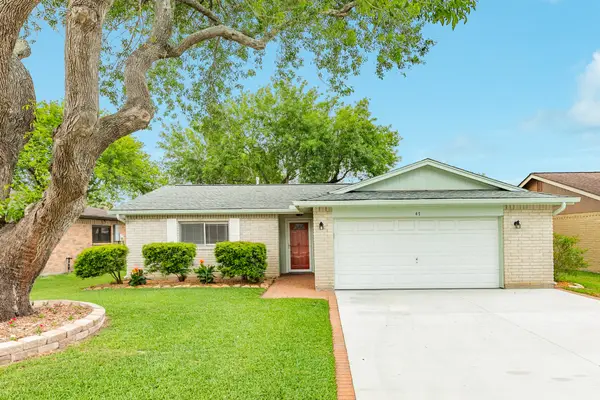 47 Wagon Lane Loop, Angleton, TX 77515