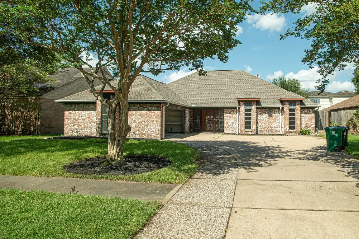 10710 Sandy Shoals Drive, Houston, TX 77071 - #1