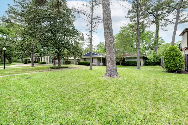 713 W Creekside Drive, Hunters Creek Village, TX 77024
