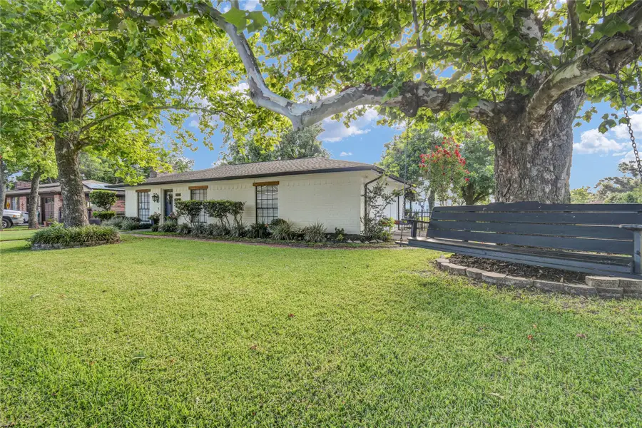 219 S Shanks Street, Clute, TX 77531 - #2