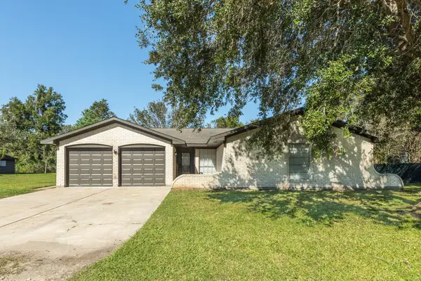 114 Singleton Street, Jones Creek, TX 77541