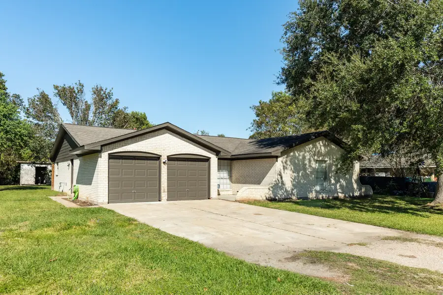 114 Singleton Street, Jones Creek, TX 77541 - Image #3