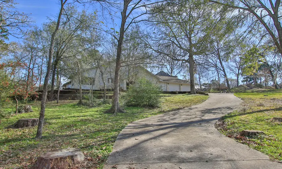 160 Lake Oaks Boulevard, Coldspring, TX 77331 - Image #3