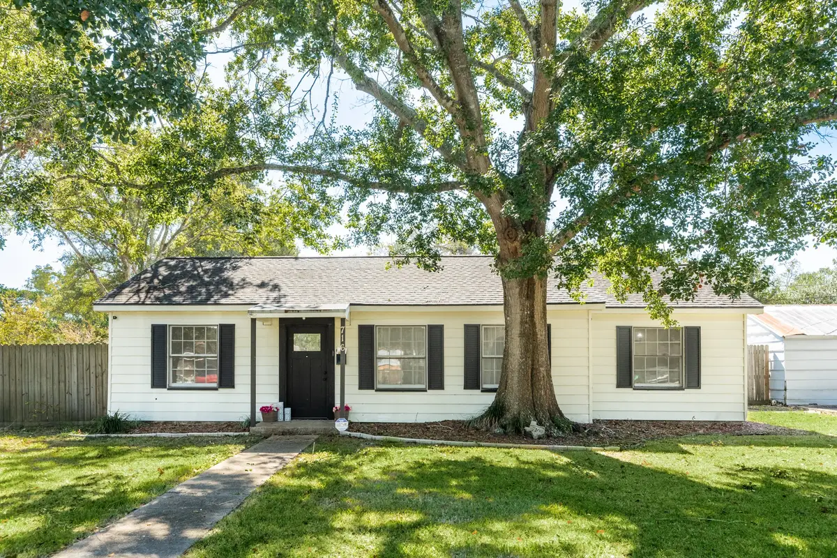 716 E Miller Street, Angleton, TX 77515 - Image #1