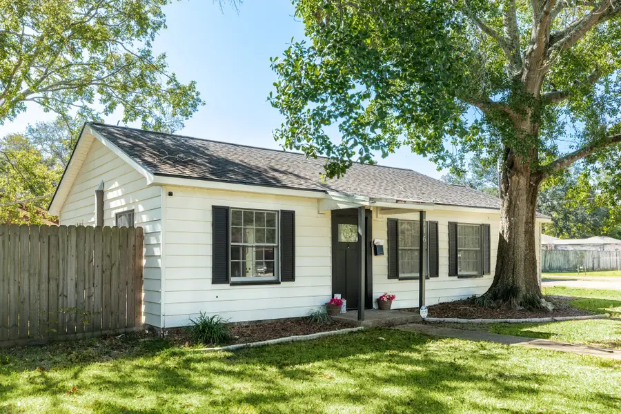 716 E Miller Street, Angleton, TX 77515 - Image #2