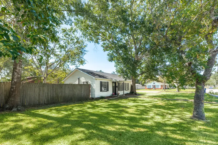 716 E Miller Street, Angleton, TX 77515 - Image #3