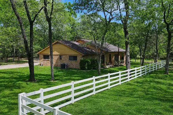 802 Sentinel Oaks, Pinehurst, TX 77362