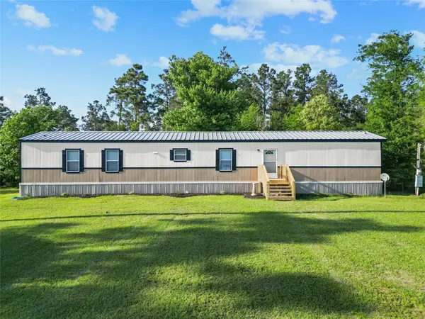 443 W Lone Oak Road, Onalaska, TX 77360