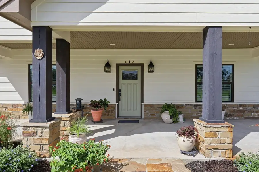 613 N 13th Street, Nederland, TX 77627 - #3
