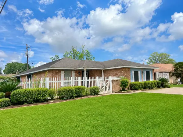 502 Saint Charles Street, League City, TX 77573