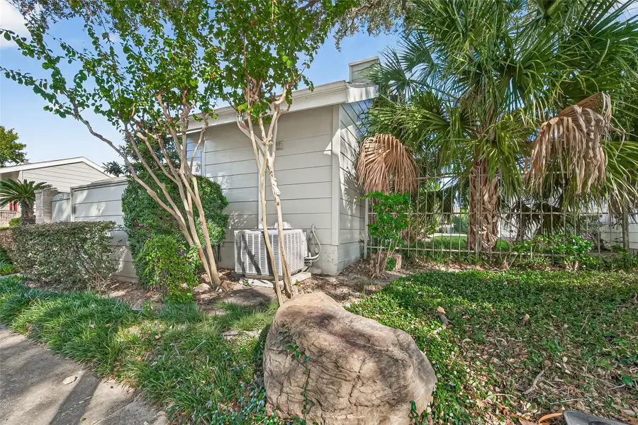 13040 Greenway Chase Court #3040, Houston, TX 77072 - Image #3