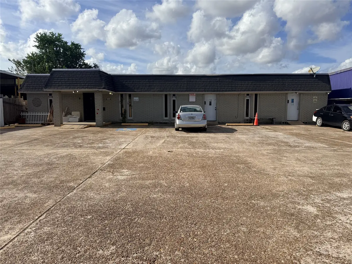 3186 Merriman Street, Port Neches, TX 77651 - Image #1