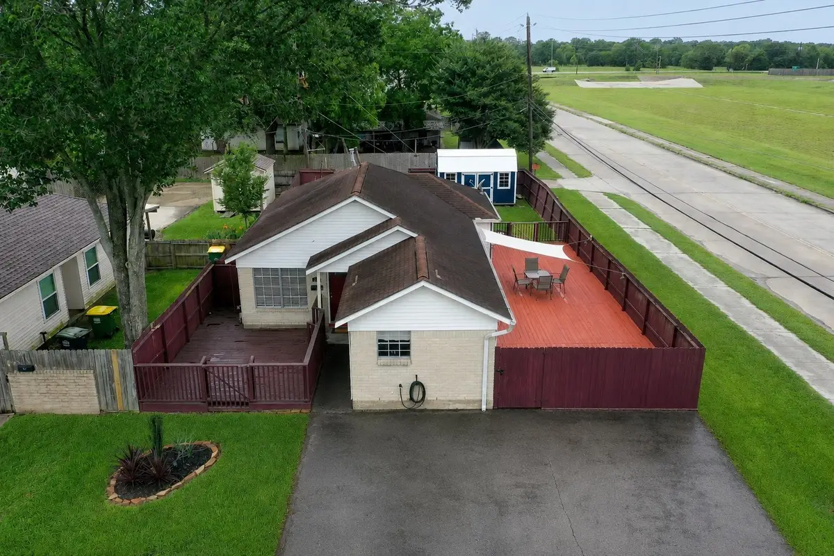 2102 N Pearland Avenue, Pearland, TX 77581 - #1