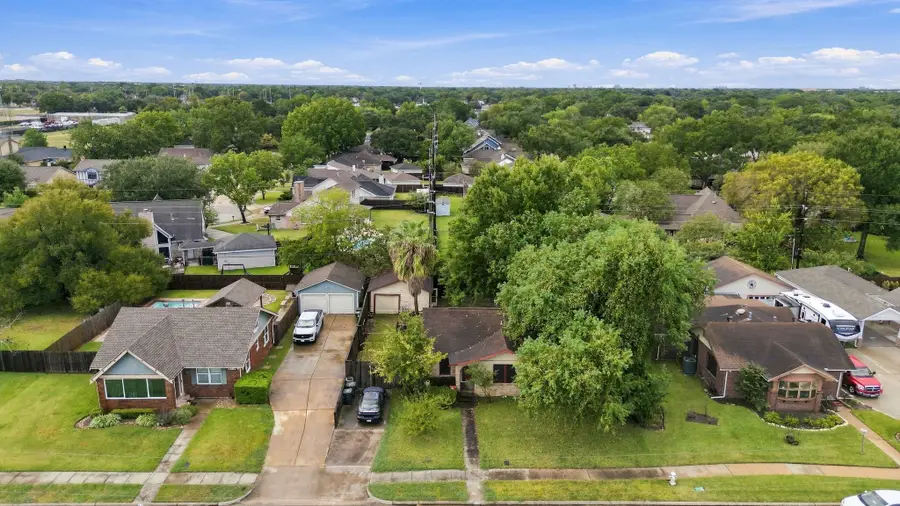 423 Lakeview Drive, Sugar Land, TX 77498 - #2