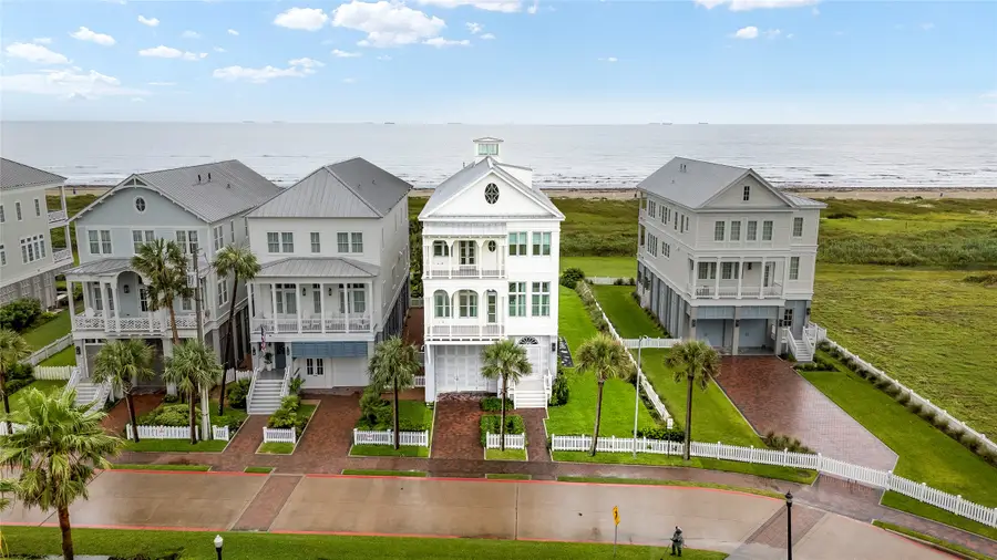 2425 E Seaside Drive, Galveston, TX 77550 - #2