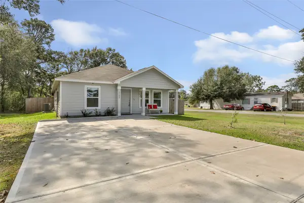 1100 Wheeler Street, Anahuac, TX 77514