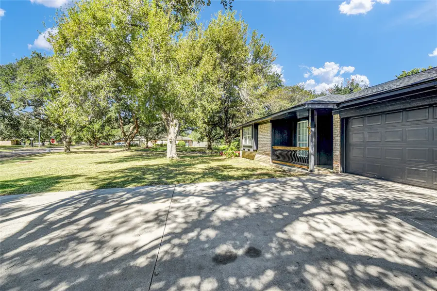 108 Crestview Drive, Hitchcock, TX 77563 - #2