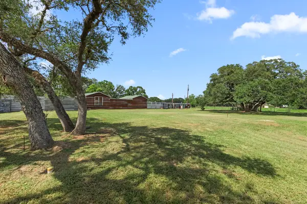 1031 County Road 152, Columbus, TX 78934
