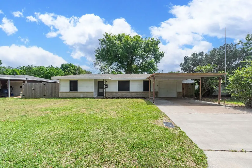 525 20th Avenue N, Texas City, TX 77590 - #1