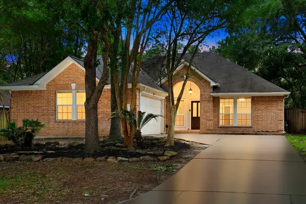 23 Lamps Glow Place, The Woodlands, TX 77382