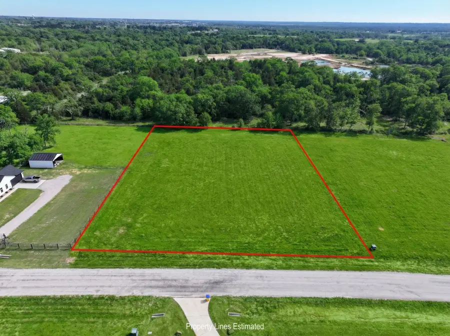 302 N Garrett Circle, Bellville, TX 77418 - Image #2