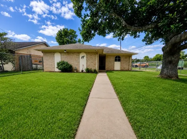 4702 Geraldine Street, Seabrook, TX 77586