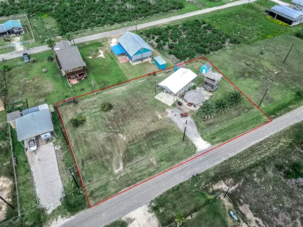37 White Cap Street, Sargent, TX 77414