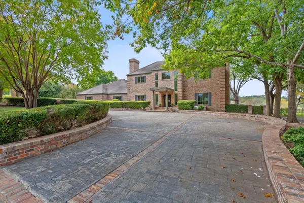 27030 Masters Pkwy, Spicewood, TX 78669