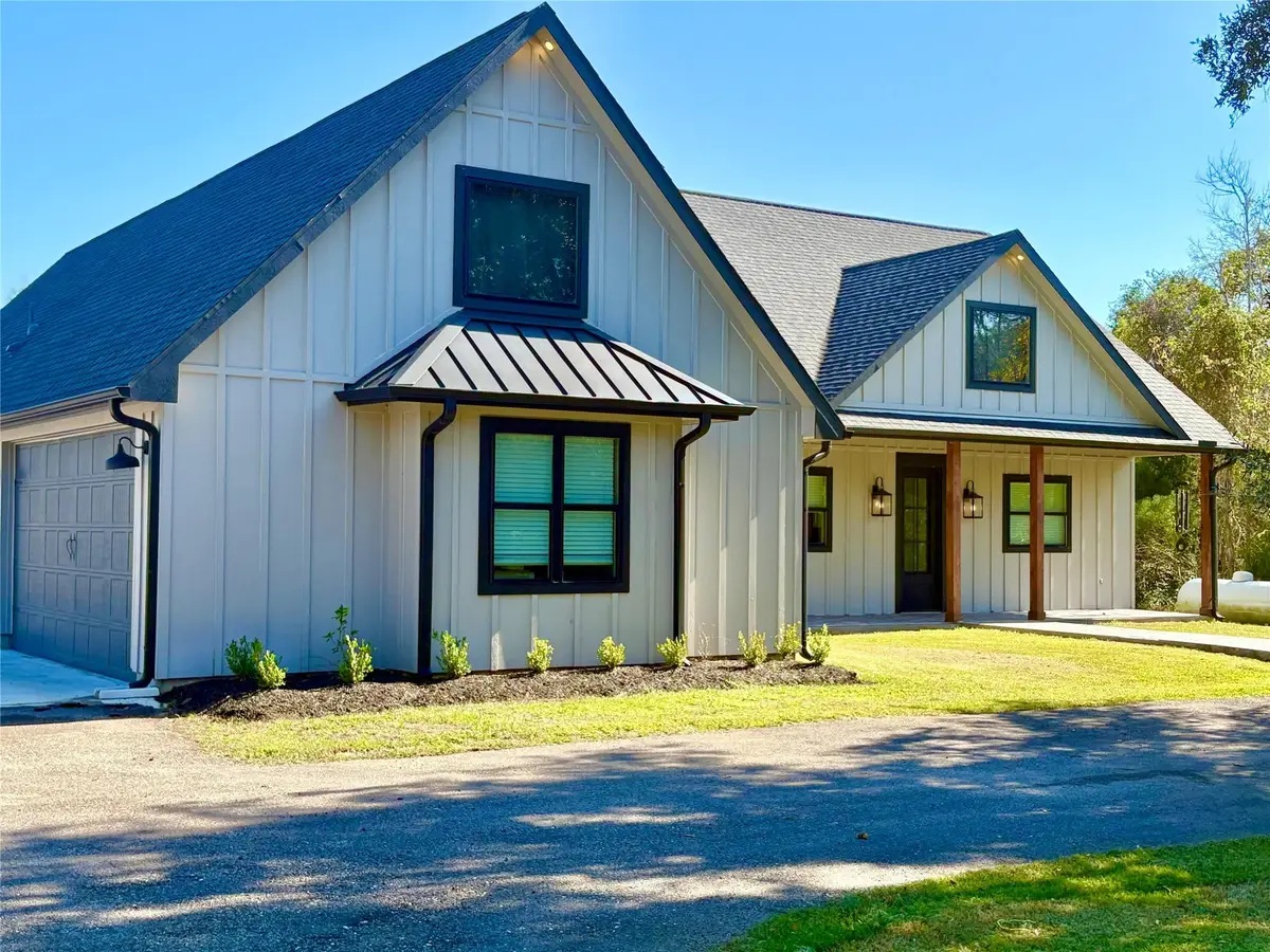 17703 Jungman Road, Damon, TX 77430 - Image #1