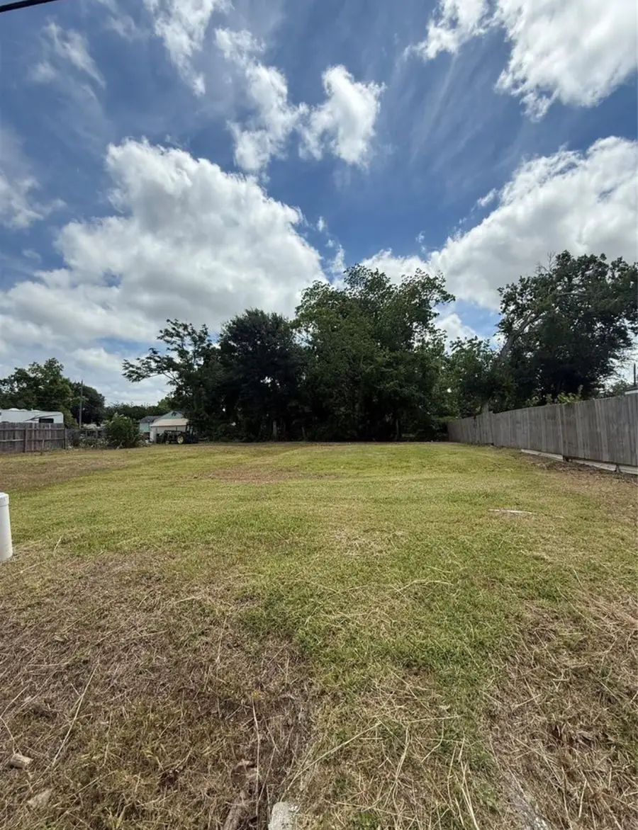 106 S Washington Street, Texas City, TX 77591 - #3