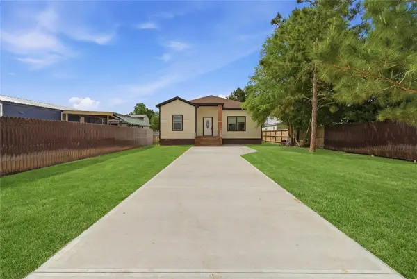 24 Road 5213, Cleveland, TX 77327