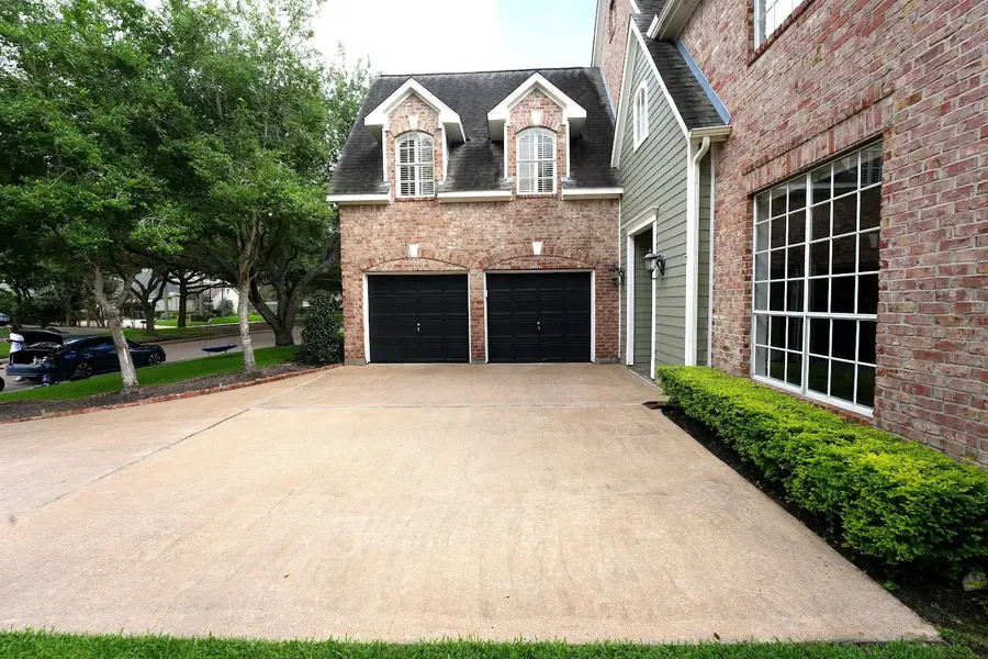 322 Lakeside Boulevard, Sugar Land, TX 77478 - #2