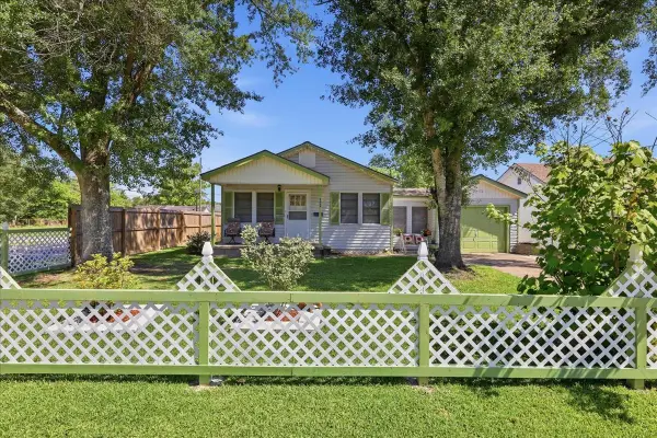 3006 Western Ave, Orange, TX 77630